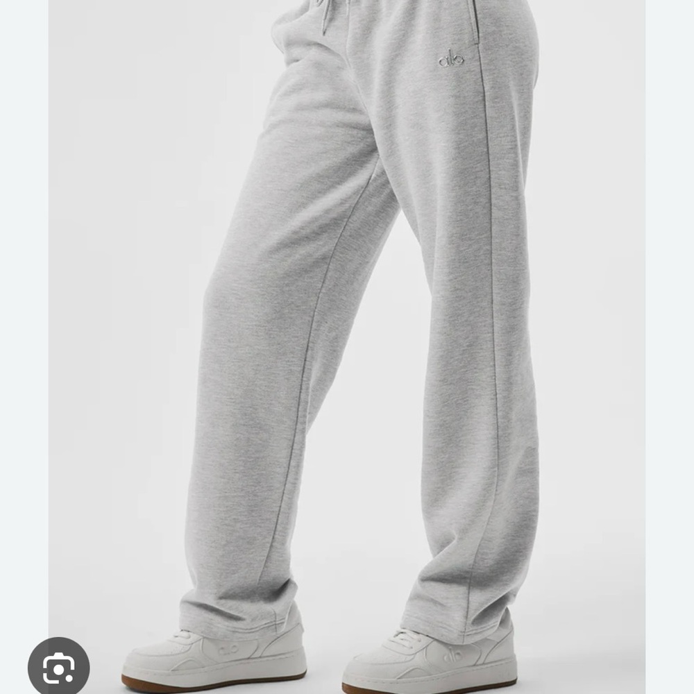 Alo straight leg accolade sweats